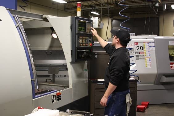 Vận hành máy CNC