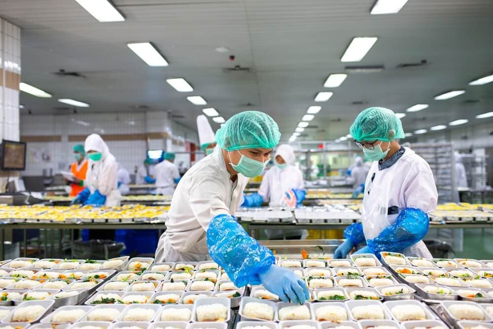 Chế biến cơm hộp, cơm nắm, đồ ăn sẵn cung cấp cho siêu thị , cửa hàng tiện lợi